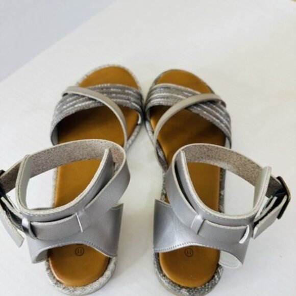 Olivia Miller Women Sandals Kailey Pewter Snakeskin Style Buckle Flats Size 11 - Picture 15 of 16